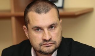 Калоян Методиев: Уплашеният Радев се скри зад пердето при проверката на прокуратурата