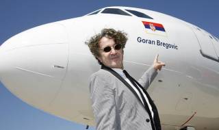 Горан Брегович даде името си на самолет (ВИДЕО)