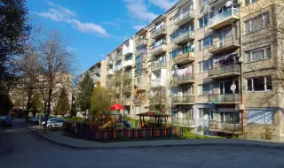 Пламна гората над великотърновския квартал „Чолаковци“