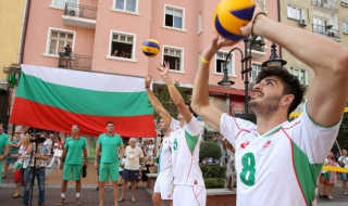 Двама национали на преглед в Италия дни преди европейското