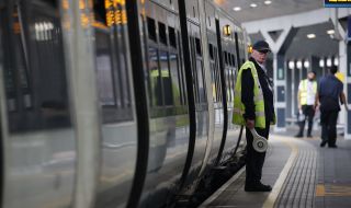 Стачка на жп работниците в Англия