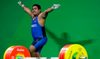 Танцуващият щангист от Кирибати (Видео)