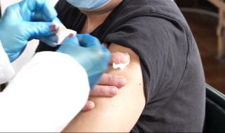 Имунизацията в МВР започна с 210 души (ВИДЕО)