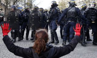 Сблъсъци с полицията избухнаха при днешните протести във Франция