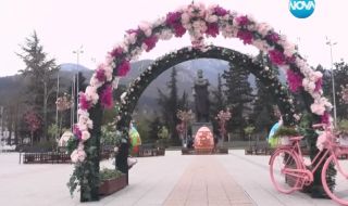 Враца посреща празниците с цветен площад