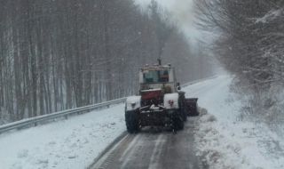 АПИ към шофьорите: Тръгвайте на път само, ако колите са подготвени за зимата