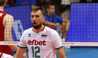 Виктор Йосифов спира с волейбола