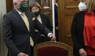 Дончева иска "Мутри вън" да отпадне от името на обединението, Хаджигенов против