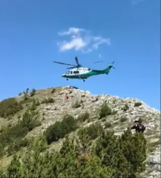 Пожар пламна в Национален парк „Пирин“, хеликоптер на „Гранична полиция“ се включи в гасенето 