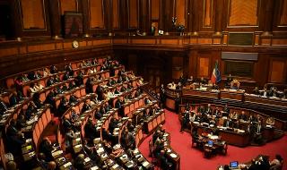 Реформа! В Италия намаляват депутатите