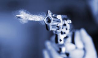 Мъж бе прострелян 60 пъти от полицията