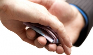 „Прозрачност без граници“: Приемете закона за борба с корупцията