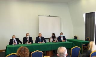 Радев: Изходът от здравната криза изисква консенсус