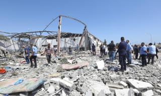 Десетки загинали при въздушни удари в Либия