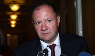 ГЕРБ не успя да смъкне Миков