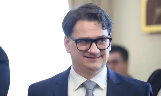 Министър Бачев връчва наградите „Златен век“ на изявени творци за 24 май   