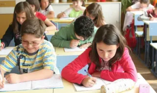 Родителите вече няма да връщат помощта за ученик заради неизвинени отсъствия