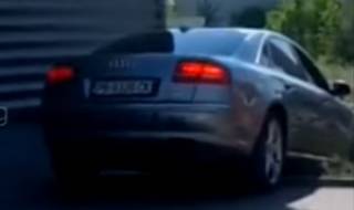 Пловдивчанин заклещи Audi-то от бързане (Видео)