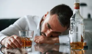 Препиването с алкохол може да е ранен симптом на деменция
