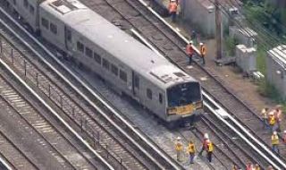 13 ранени пътници при дерайлиране на влак в Ню Йорк ВИДЕО