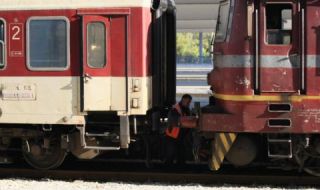 Димна завеса спря влака София-Варна, свалиха пътниците