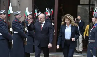 Румен Радев напусна "Дондуков"2: "Не могат да спрат вълната. Каузата ни е обща. Тя е България"