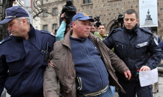 Пиян с пистолет плаши президента