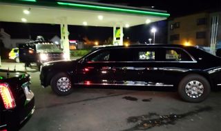 Cadillac-ът на Байдън зарежда на обикновена бензиностанция