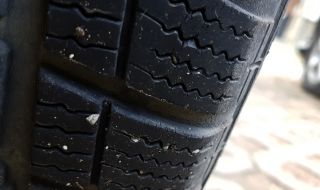 Над 60 автомобила осъмнаха с нарязани гуми