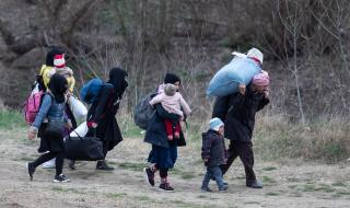 Продължава бежанският натиск на гръцката граница