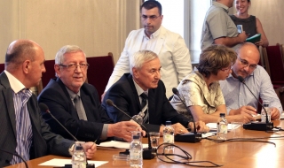 Големи дългови плащания пред България след 6 години