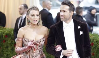 Ето реакцията на Райън Рейнолдс, когато видя роклята на жена си 