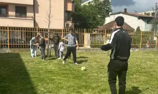 Най-младият футболен треньор в България вдъхнови деца със специални образователни потребности на спортен празник