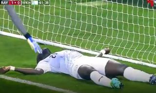 Отново: Малийски футболист колабира по време на мач (ВИДЕО+18)