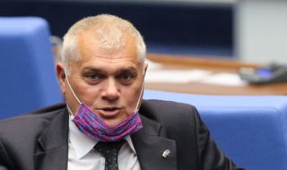 Валентин Радев: Неудобно ми е, че отново наш генерал се забърква в шпионски скандал