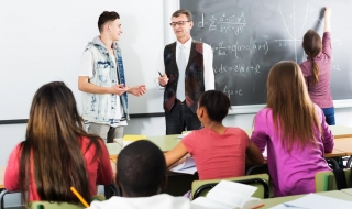 До 15 февруари училищата обявяват как ще образуват бала за прием след VII клас