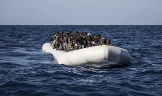 Стотици мигранти изчезнаха край либийския бряг