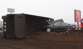 ТИР се обърна на магистрала „Тракия”