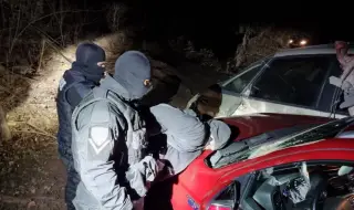 A driver with a stolen car swept away four patrol cars during a chase with the police on Struma Motorway 