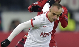 ПАОК представя Бербатов днес