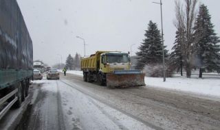 Вижте ограниченията по магистралите заради снега