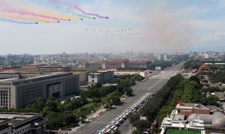 Внушителен военен парад в Пекин