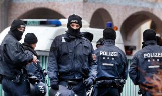 Позор! Изгониха 300 берлински полицаи заради оргия