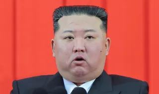 Разузнаването на Южна Корея съобщи, че Ким Чен Ун страда от "изключително затлъстяване”, тежи 140 килограма