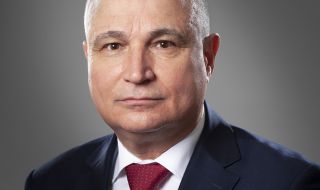  Румен Радев назначи Пламен Славов за свой секретар по духовност и култура