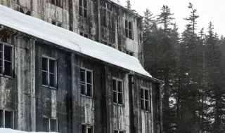 Само за 100 долара: Мъж спечели на търг лудница от 18-ти век и заживя в нея