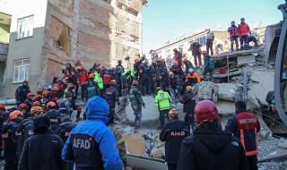 Гърция готова да изпрати спасителни екипи в Турция