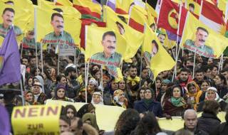 Хиляди кюрди във Франкфурт: Ердоган - терорист!