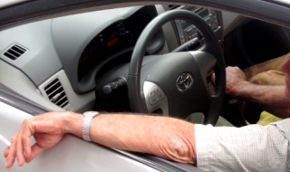 Лекари от Острова искат забрана за цигарите в колите