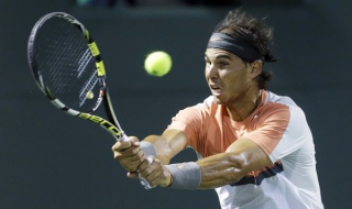 Надал напред в Австралия след голяма мъка